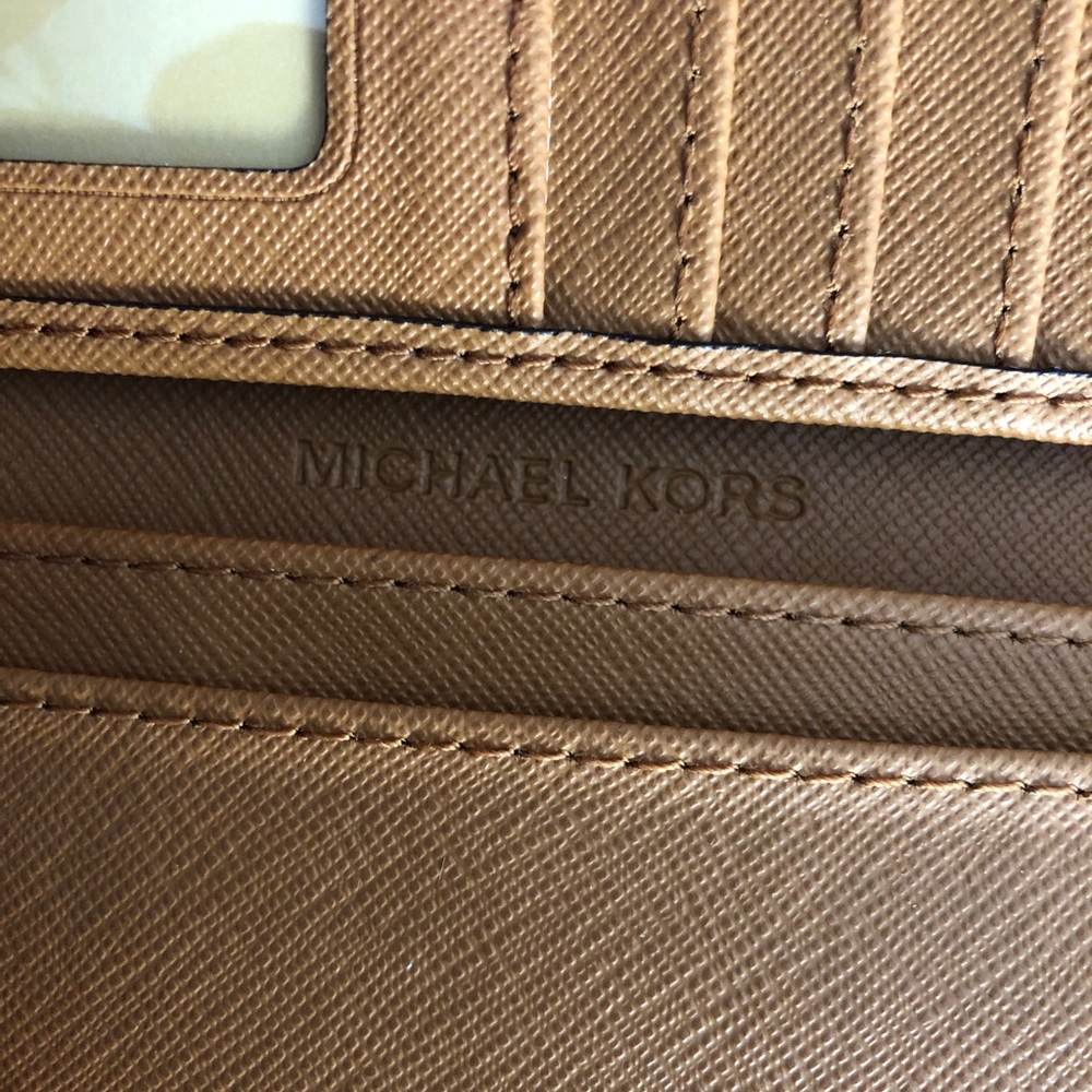 Michael Kors Passport Case/Wallet - Picture 5 of 8